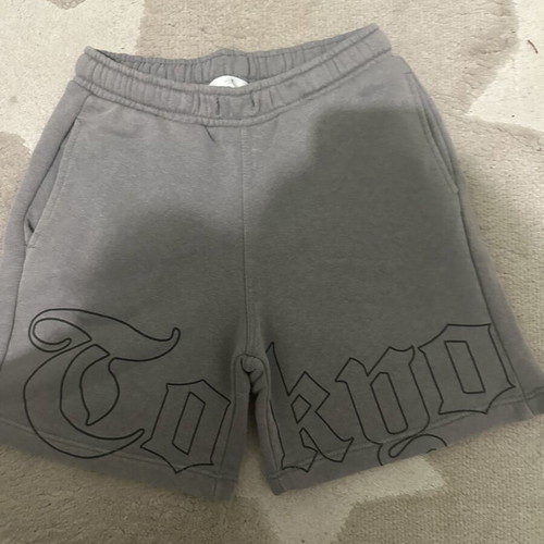 Zara Streetwear Style Set like new, T-Shirt Urban Trip & Tokyo Shorts