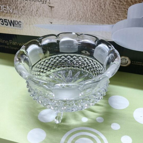 Set of 3 crystal decorations, 1 crystal ashtray and 1 glass decoration