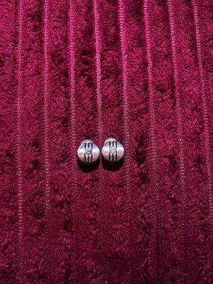 Clip-on earrings like new without piercing