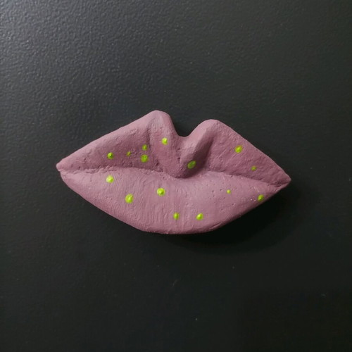 Handmade lips-shaped magnets new, made of plaster and acrylics