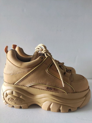 Buffalo Sneakers νούμερο 40 σε μπεζ-καμελ σουέντ, καινούργια