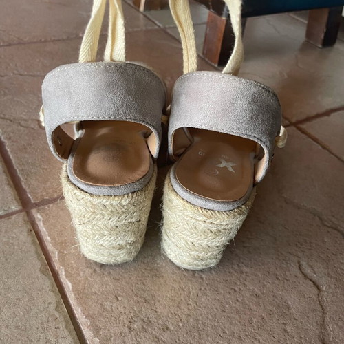 Xti espadrilles size 40 like new, white and beige platform sandals