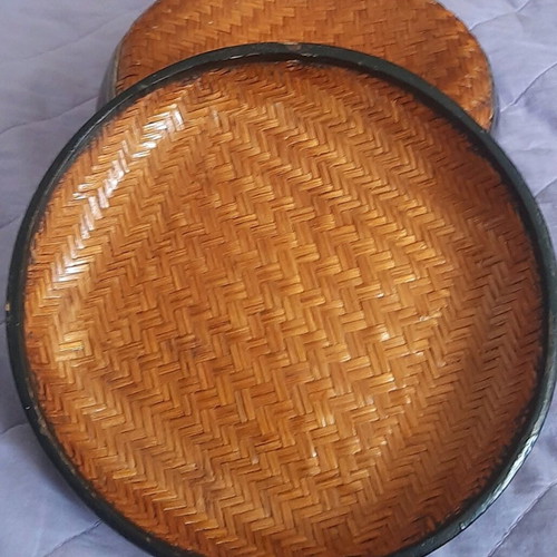 Japanese basket used, made of bamboo and black lacquer, hand-painted