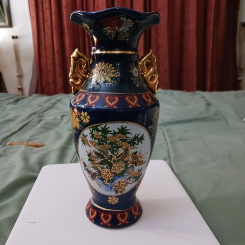 Vintage Chinese decorative vase 23cm like new