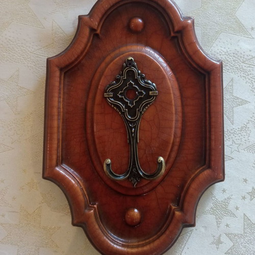 VINTAGE WOODEN HANGER***WAREHOUSE CLEARANCE***WHOEVER GETS IT FIRST!