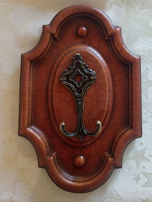 VINTAGE WOODEN HANGER***WAREHOUSE CLEARANCE***WHOEVER GETS IT FIRST!