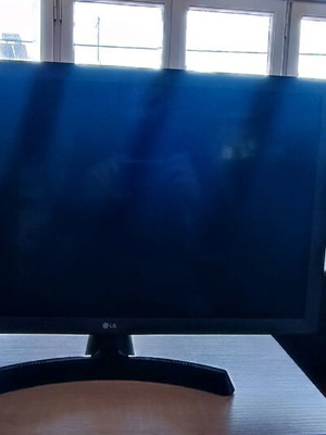 Computer monitor like new, can be used as a television