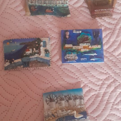 Magnets set with 5 magnets and 1 small frame like new