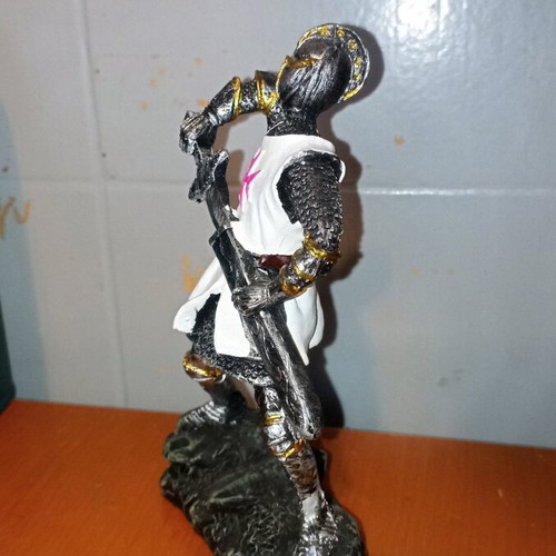 Crusader Knight Figurine Statue with Sword new