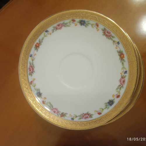 Butchenruther set of 11 small cups with saucers like new