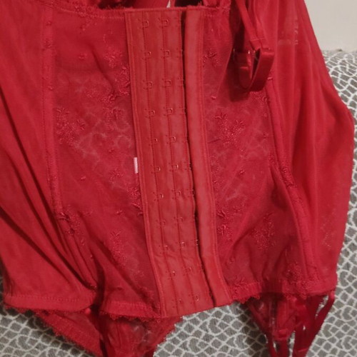 Lingerie 85 C corset like new, red Cante