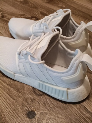 Adidas NMD R1 men's sports shoes, white, size 44