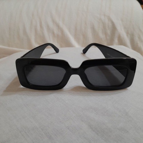 LS 4831 Women's Sunglasses like new, black, UV 400 protection