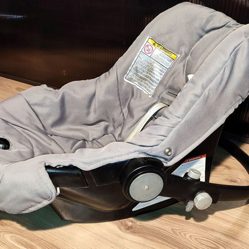 Chicco baby car seat used 0–13kg
