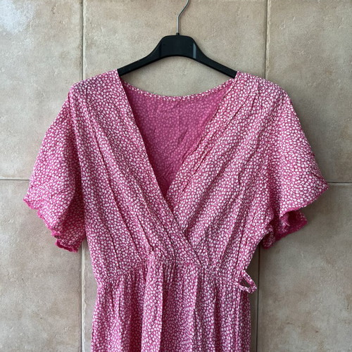 Pink dress new, fits up to large
