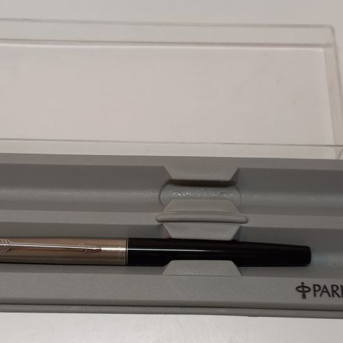 Πένα Parker μαύρο, σε άριστη κατάσταση, χρειάζεται ανταλλακτικό μελάνι