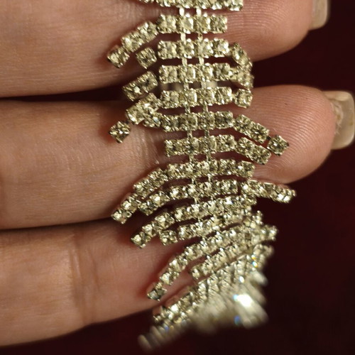 Bracelet with rhinestones like new, wavy design