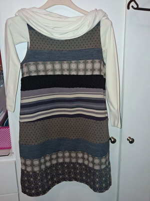 Maliparmi sleeveless wool sweater like new with gift beige bodysuit small