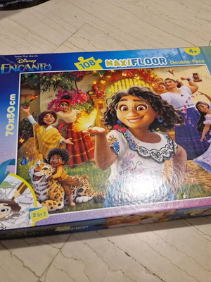 Encanto floor puzzle used, 104 pieces, double-sided