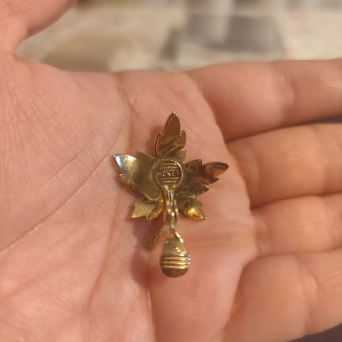 Monet vintage maple leaf earrings like new with clip-on