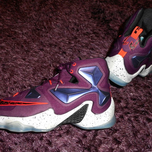 Nike LeBron 13 Mulberry sports shoes like new, size 45