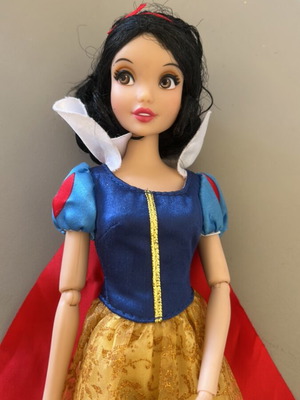 Disney Store Snow White doll, like new