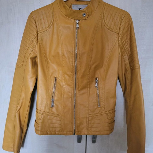 OPPORTUNITY!!! yellow leatherette