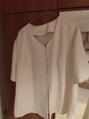White shirt blouse like new, ivory