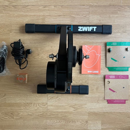 Zwift Hub One direct drive smart trainer like new with Zwift Cog & Click