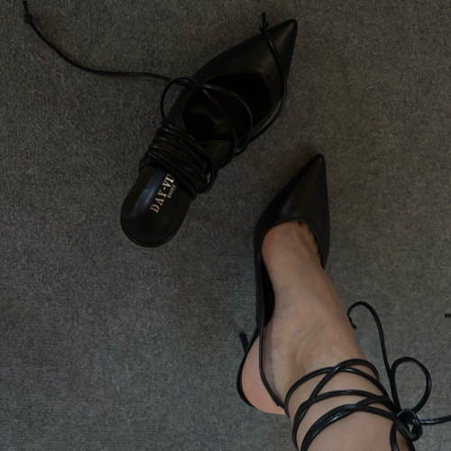 Black lace-up pumps like new, size 39