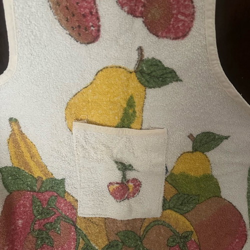 Kitchen apron like new with fruit designs and front pocket