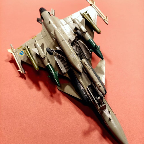 Plastic model Jas-39 Gripen 1/72 new, hand-painted