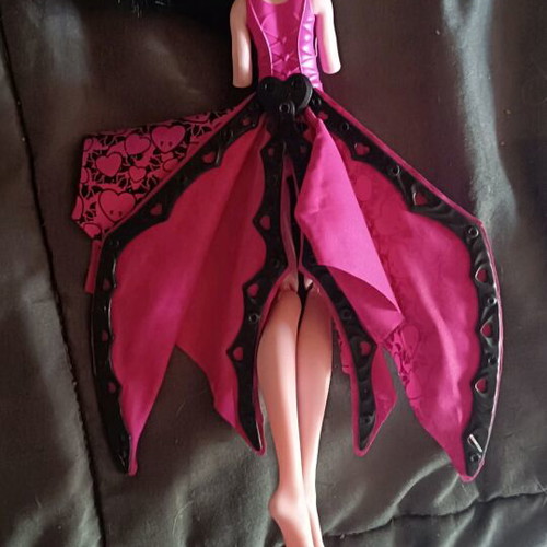 Monster High Ghoul-to-Bat Draculaura used doll