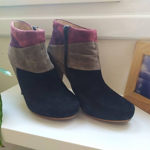 Cafe Noir used ankle boots with round toe and high heel size 36