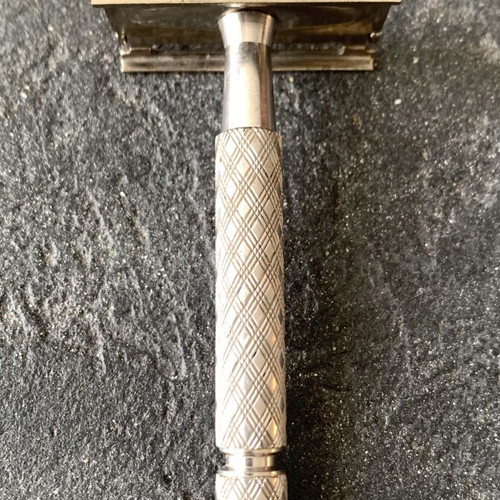 Gillette razor like new, English