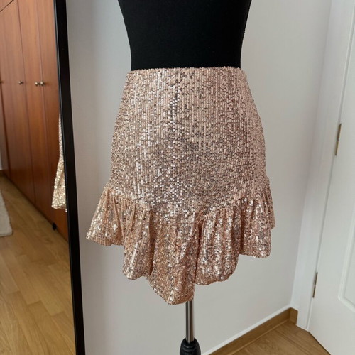 Gold sequin skirt like new, mini with ruffles