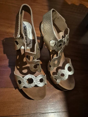 Yoshino sandals used with 10 cm heel gold leather
