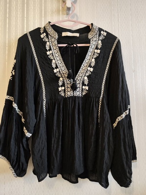 Vanessa Bruno blouse like new, size S/M, 3/4 sleeve with elastic