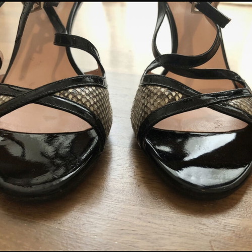 Sinela black patent leather high-heeled sandals size 39 like new