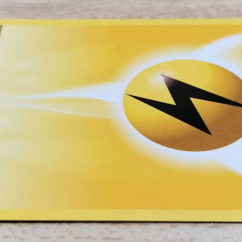 Pokémon Lightning Energy Evolutions Card 2016 near mint