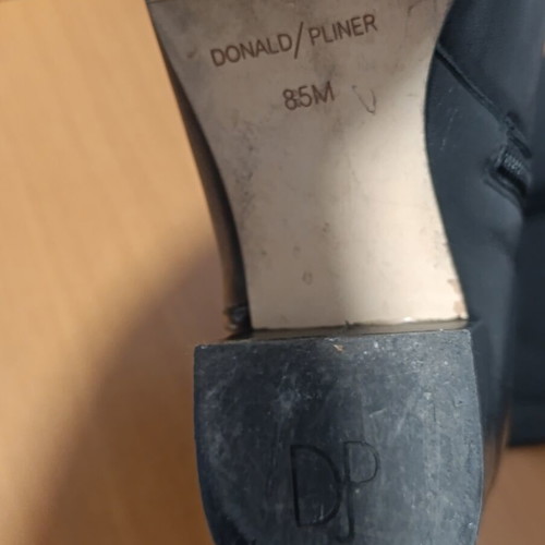 Donald J Pliner women's boots like new, size 39.5, black