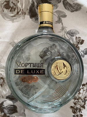Ukrainian vodkas Khortytsa De Luxe and Pshenichna Slioza premium new