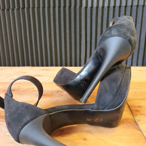 Entro pumps size 37 like new, black leather interior, suede exterior