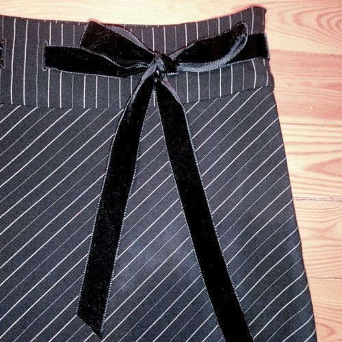 Morgan de Toi pinstripe midi skirt with velvet bow, like new