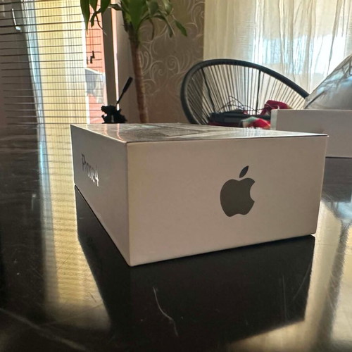 Apple iPhone 4 Original Box like new, collectible