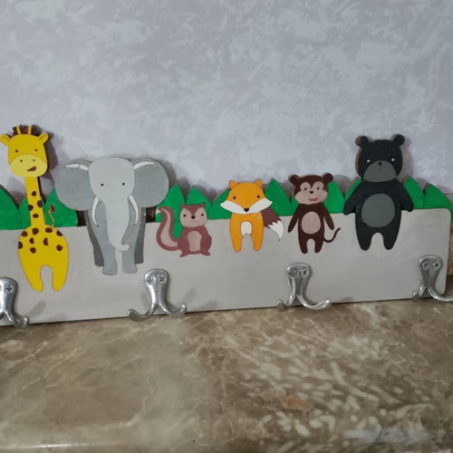 Children's wall hook with animal design