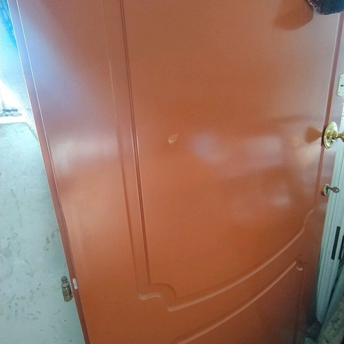 Lacquered entrance door used, terracotta exterior, white interior