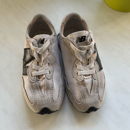 New Balance kids' athletic shoes like new, size 26, gray