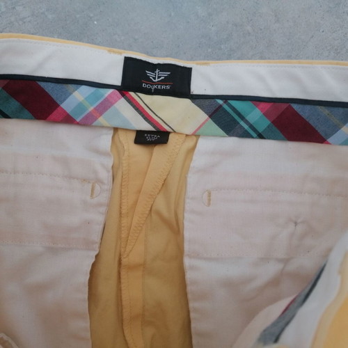 Dockers Extra Slim Fit Chino Pants like new, yellow beige, size 32x34