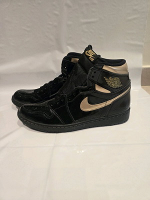 Air Jordan 1 Retro High OG Black Metallic Gold like new, size 43